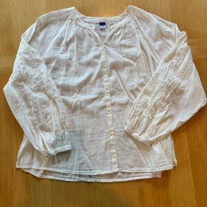 Old Navy cream blouse. Size medium.